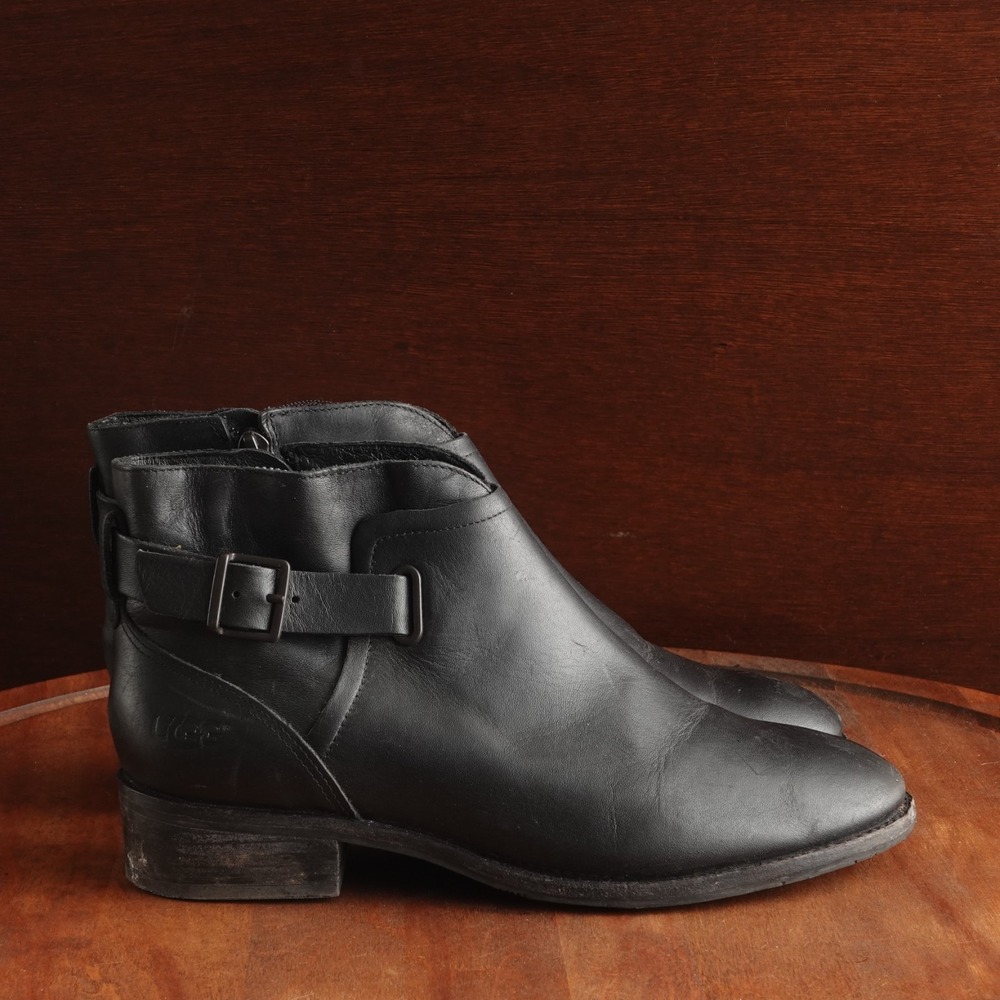 UGG Boots Women SZ 8 BLK Barnett Leather Water Resistant Minimalist Neutral Moto